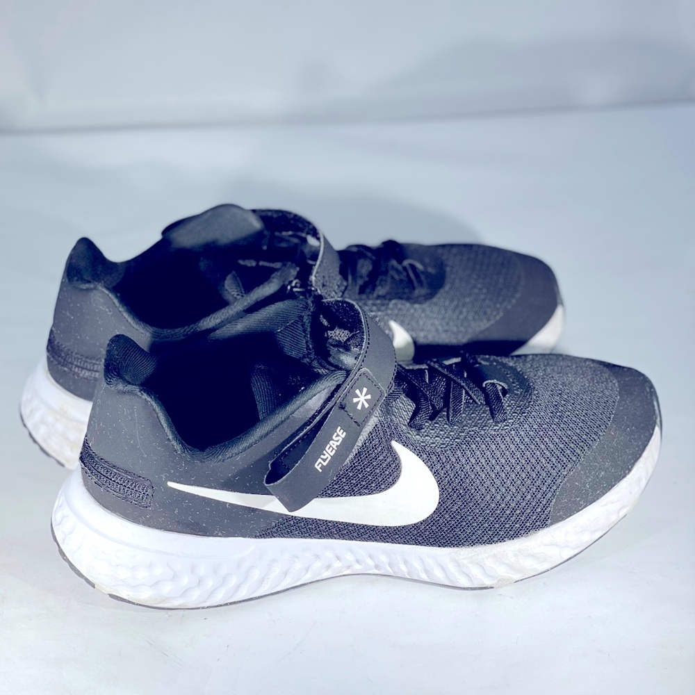 Nike Revolution 6‎ FlyEase 4E